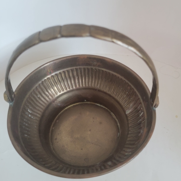 Vintage Heygill brass handled basket ridges on side and decorative Handle - Picture 2 of 8